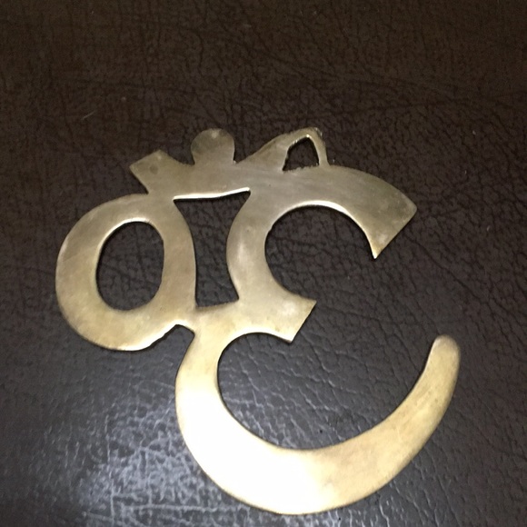 Set 2 Metal Om wall hanging 4” tall and 3 1/2” - Picture 3 of 6